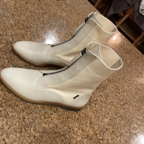 Ladies booties size 7m - Picture 2 of 7